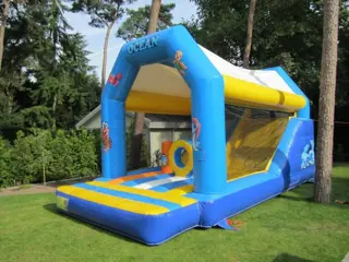 Wie huurt binnenkort een springkussen?