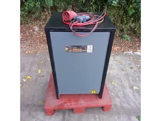 Heftruck Acculader 80 Volt 100 AH Nieuw 380 volt