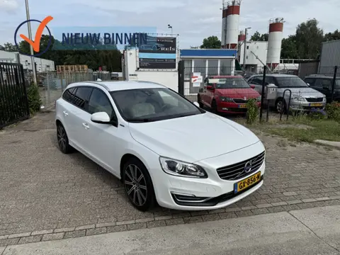 Volvo V60 2.4 D5 Twin engine Special.Edition. (bj 2015)