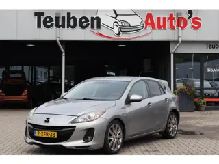 Mazda 3 1.6 CiTD Navigator Koppakking is lek, motor loopt wel maar niet goed. Climate control, Navig