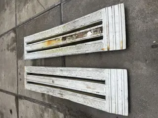 Onbekend 2x oprijplaat 240cm lang 50cm breed 10cm dik