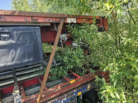 Van Hool 3B0073 | 3 AXLE FLATBED 13.60 MTR TWISTLOCKS FOR CONTAINER 40 FT 2 X20 FT BPW DRUM | 2 PIEC