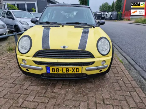 Mini Mini 1.6 Cooper Pepper BJ.2002 Km.st. 244685 met APK tot 13-06-2025