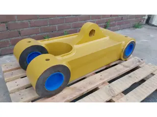 Caterpillar bucket link for cat 345 349 350 352