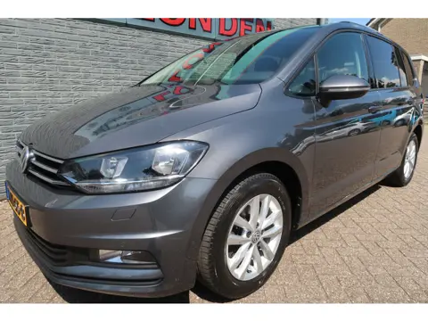 Volkswagen Touran 1.4 TSI Highline 7p Zeer nette en complete auto met Geïntrigeerde  stoel verhoging