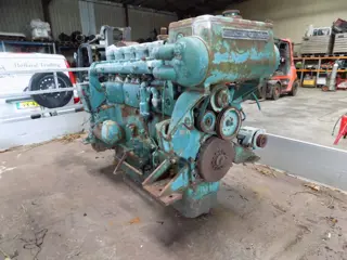 Volvo scheepsmotor volvo penta 6 cillinder turbo