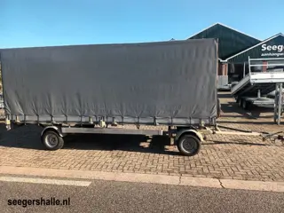Pijnappel schamelwagen met huif