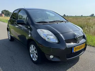 Toyota Yaris 1.3 VVTi Executive ECC/NAVI/KEYLESS/AUTOMAAT/APK 07-2026!