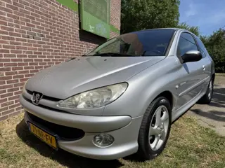 Peugeot 206 1.4-16V Quiksilver*2004*Elec-r|Airco|Lmv
