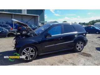 Mercedes-Benz ML II onderdelen (kleur: 197,obsidiaanzwart - metalliclak) donorauto