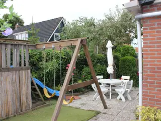 Slapen onder Texeler dekbed in knus vakantiehuis in Den Burg