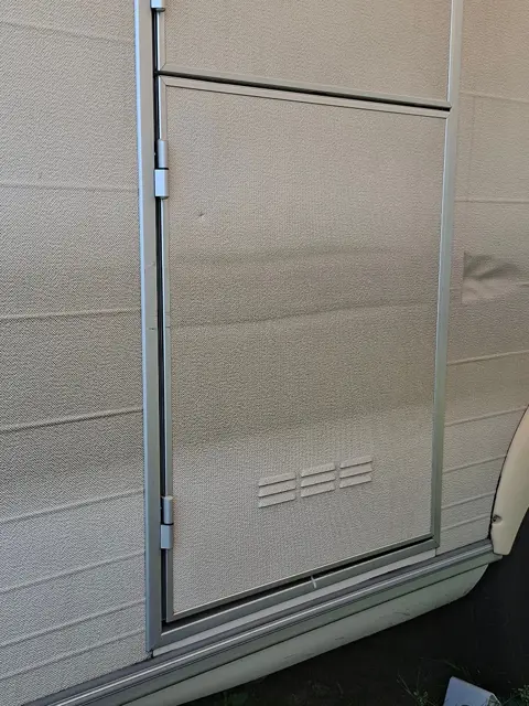 Gezocht: onderdeur caravan Avento 420 TLH 2002