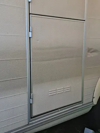 Gezocht: onderdeur caravan Avento 420 TLH 2002