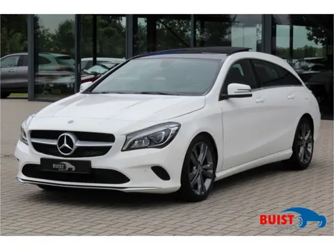 Mercedes-Benz CLA-Klasse Shooting Brake 180 Business Solution PANO LED TREKHAAK 102403KM!