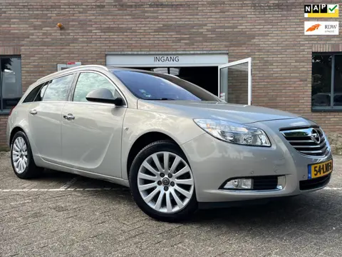 Opel Insignia Sports Tourer 2.0 T Cosmo 220PK Trekhaak nieuwe Distributie!