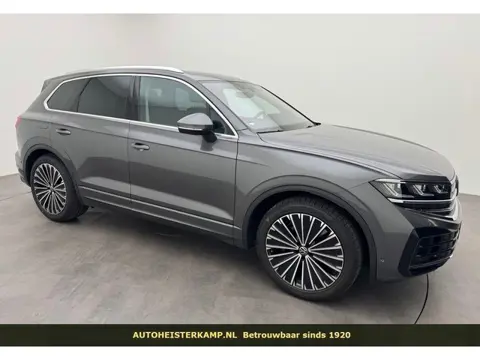 Volkswagen Touareg 3.0 TSi eHybrid 4MOTION Elegance ACC Panoramadak Luchtvering 21 Inch IQ Light Cam