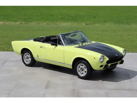 Fiat 124 Sport Spider CS1 (bj 1975)