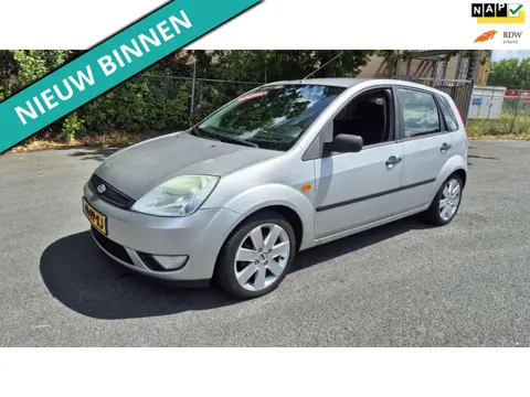 Ford Fiesta 1.3 Futura LEUKE AUTO RIJDT EN SCHAKELT GOED