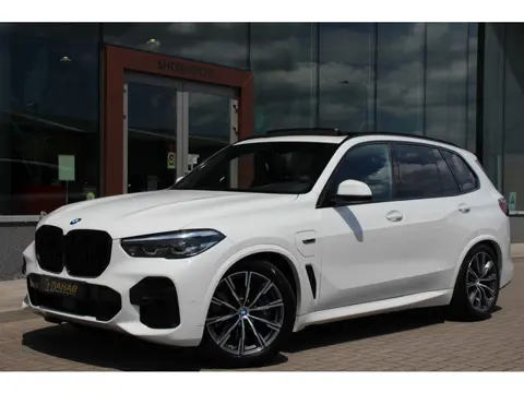 BMW X5 xDrive45e High Executive | M Pakket | Pano | Luchtvering | Trekhaak |