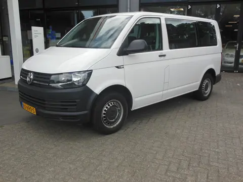 Volkswagen Transporter Kombi 2.0 TDI L1H1 Te huur voor €125,00 per dag Staat in De Krim