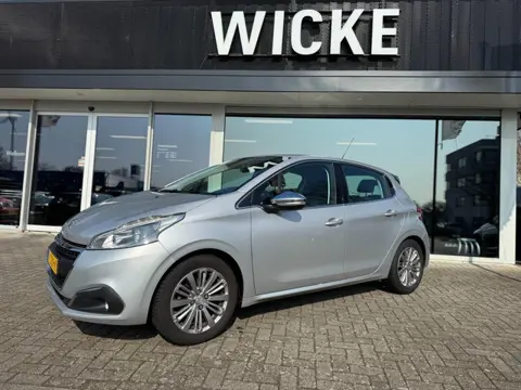 Peugeot 208 1.2 PureTech Allure Navigatie Clima PDC Cruise control