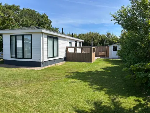 Comfortabel chalet met riante tuin rustig gelegen in De Koog