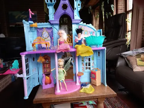 DISNEY , prinsessenkasteel - + prinsessen