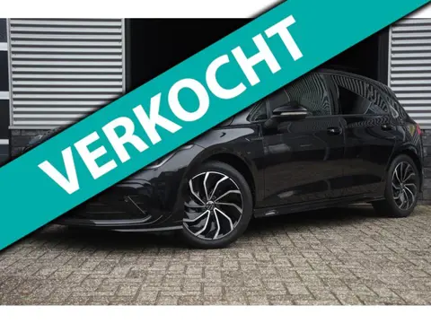 Volkswagen Golf 1.5 eTSI R-Line| Pano| I.Q| Keyless |