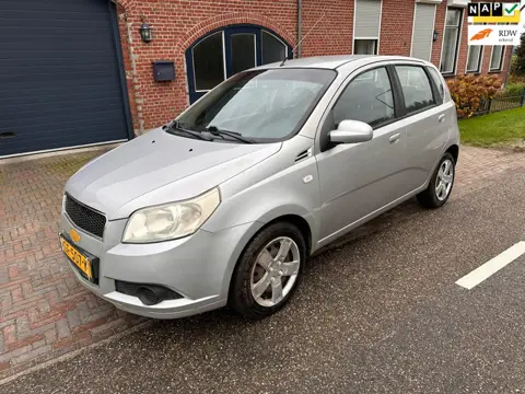 Chevrolet Aveo 1.2 16V L Nieuwe APK bij aflevering.