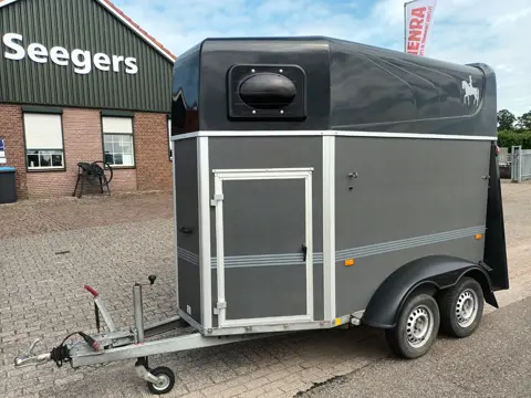 Humbaur 1,5 paards paardentrailer met zadelkamer