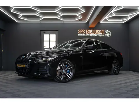 BMW 4 Serie Coupé M440i xDrive High Executive / Adaptive / Pano / 360 / Individual / Stoelverwarming