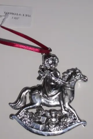 HANGERS ZILVERKLEURIG MEISJE OP PAARD NIEUW