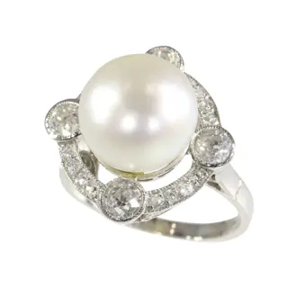 1920s Art Deco Pearl and Diamond Ring  A Timeless Statement of Elegance