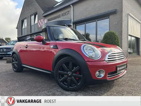 MINI Cabrio 1.6 Cooper Parkeersensoren / Stoelverwarming / Airco
