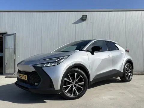 Toyota C-HR 1.8 Hybrid 140 Dynamic Plus Limited Automaat 140pk | Dodehoekdetectie | Cloud Navi | Par