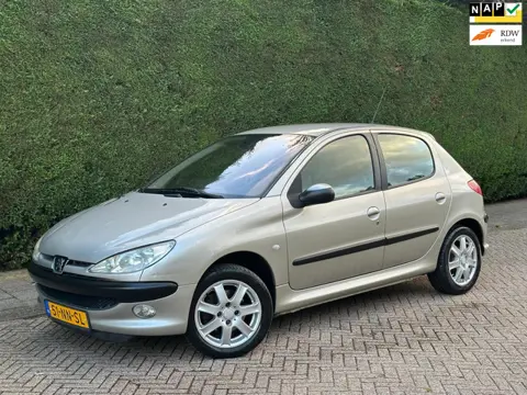 Peugeot 206 1.4-16V /LEER/AIRCO/APKNIEUW/RIJDTGOED/
