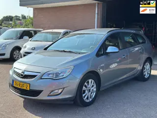Opel Astra Sports Tourer 1.4 Edition AIRCO, APK, TREKHAAK, CRUISE!!