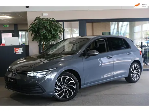 Volkswagen Golf 1.5 eTSI Style 150pk Navi ACC PDC Cam Sfeerverlichting