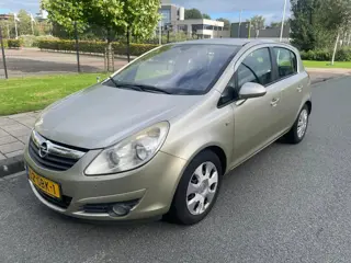 Opel Corsa 1.4-16V Cosmo | Airco | Parkeersensoren achter | NAP