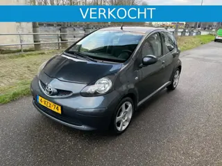 Toyota Aygo 1.0 12v VVT-i | AIRCO | CV | VELGEN | ELEKTRISCH PAKKET