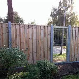 Tuinscherm hout/beton € 69,99