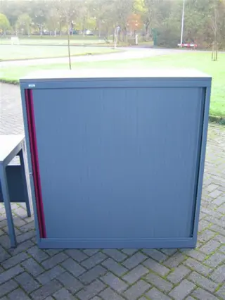 1x Roldeurkast H134xB125xD50cm