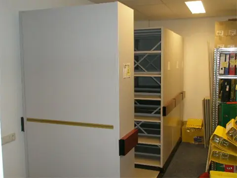 1x Verrijdbaar archief B447cm.