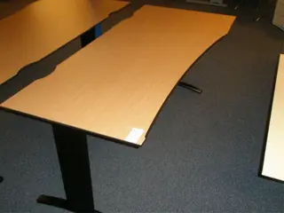 1x.Bureau B200xD80cm.