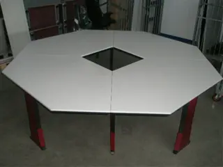 1x Vergadertafel B240xB240cm.