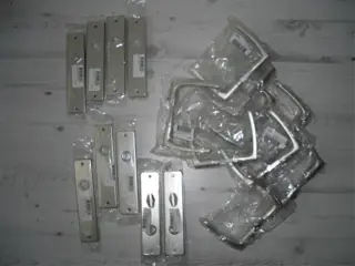 Deurklinken 9x + bijbehorende deurbeslag