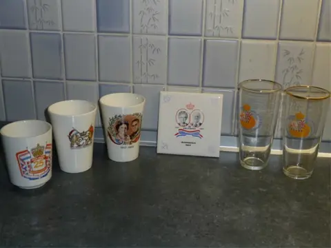 Bekers - glazen-tegeltje- koningshuis