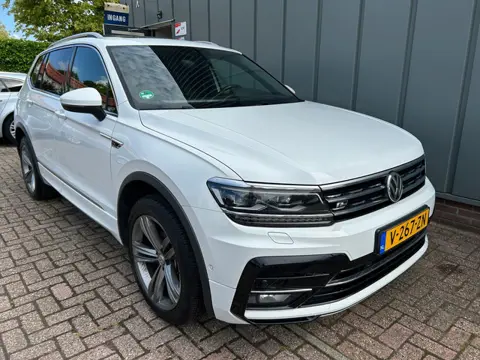 Volkswagen Tiguan 2.0 TDI R-Line Automaat //APK//NAP//Airco//Navi//Cruise//Pano//Schuifkantel//Trekh