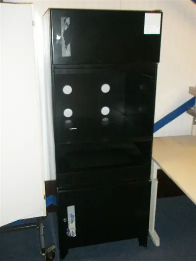 1x Mediakast 183x71x65