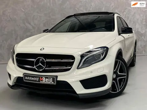 Mercedes-Benz GLA-klasse 200 Edition 1 /AMG /Pano /Stoeverwarming